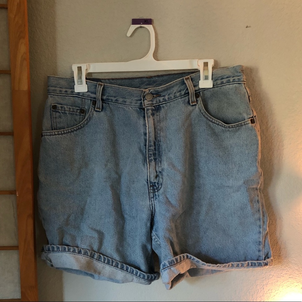 High waisted vintage Levi mom shorts
